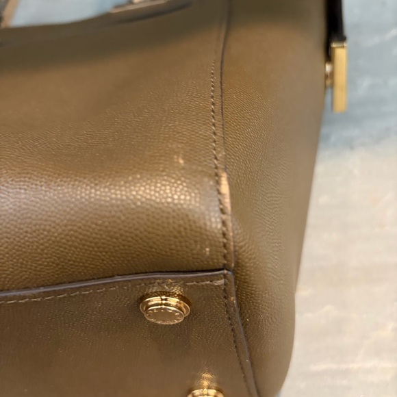 Henri Bendel RARE Large Gotham Snake Tote in Olive Brown - Picture 9 of 10